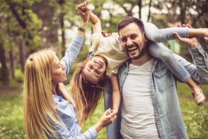 Diohn do Prado destaca como o diálogo familiar fortalece vínculos, prevenindo conflitos e promovendo relações saudáveis.