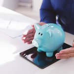 Ediney Jara de Oliveira apresenta como programas de transferência de renda impulsionam a dinamização do comércio local.