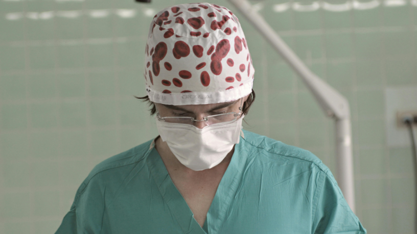 Haeckel Cabral Moraes explica os critérios para a cirurgia plástica combinada.