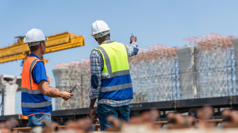 Valderci Malagosini Machado mostra como a padronização de materiais ajuda a controlar perdas, otimizar estoque e melhorar a produtividade no canteiro.