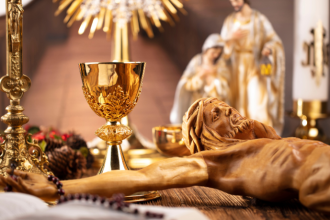 O risco da banalização do sagrado: Saiba com Jose Eduardo De Oliveira e Silva como proteger o mistério na liturgia como reflexão necessária para a vida cristã. Conteúdo de Jose Eduardo De Oliveira e Silva.