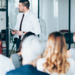 A formação de docentes em robótica focada no que funciona na prática com Gustavo Morceli.