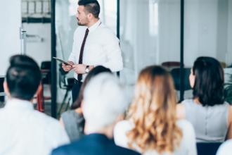 A formação de docentes em robótica focada no que funciona na prática com Gustavo Morceli.